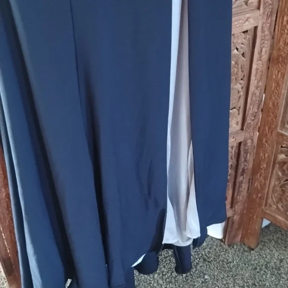 Evening grown or prom dress - Picture 2 of 6